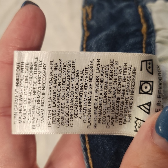 Light wash, distressed cropped Kensie jeans size 14! - Picture 4 of 9